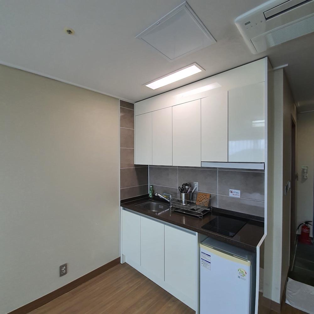 Dongwon Youthhostel Тхонйон Екстер'єр фото